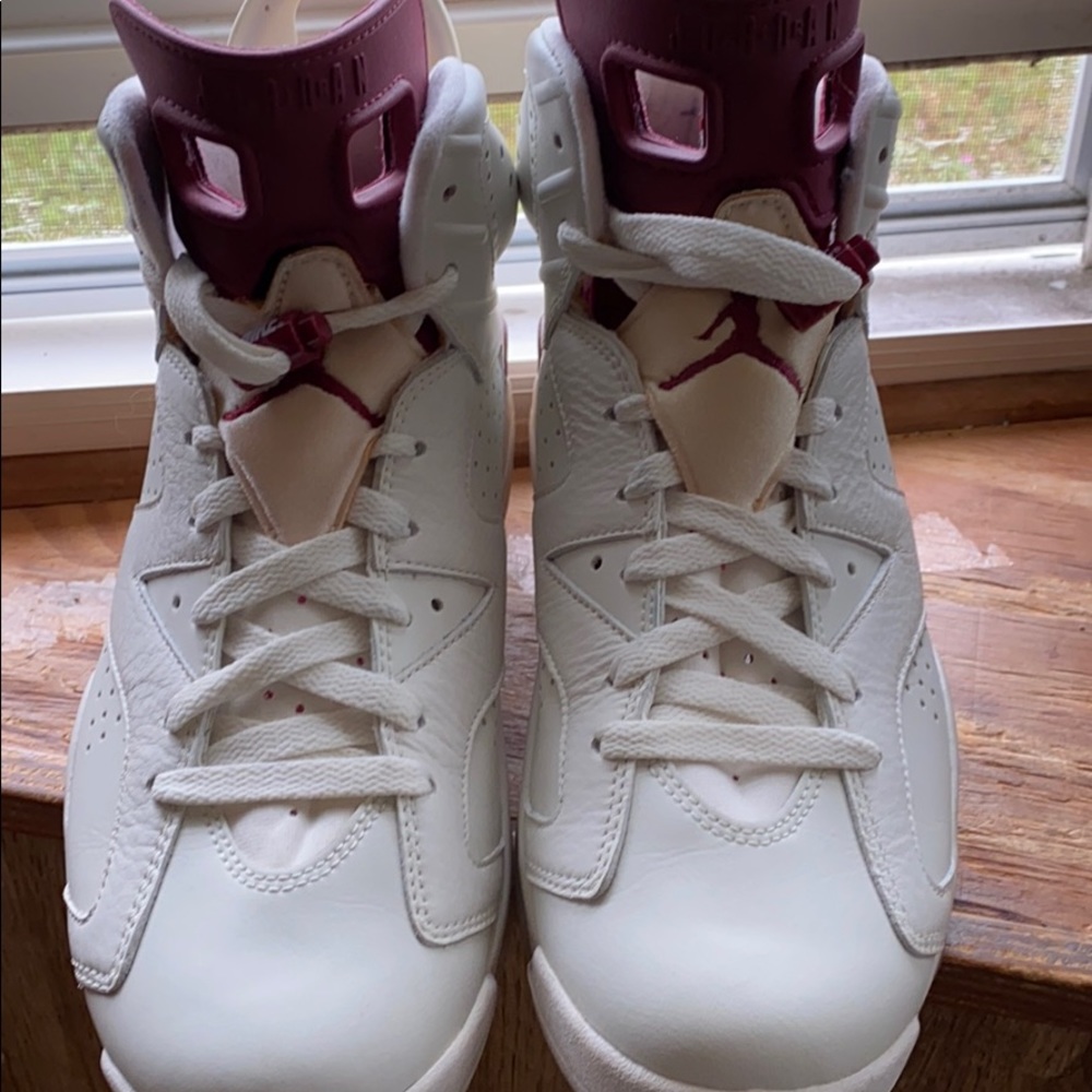 Size 10 air jordan retro 6 maroon